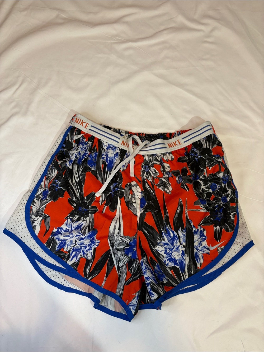 Unique Red White Blue Daffodil Print Nike Tempo Hyper Femme Floral Running Short